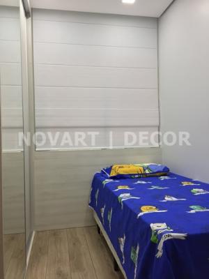 Cortina romana para quarto de menino