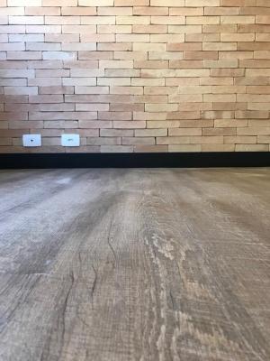 Piso vinílico  conforto acústico